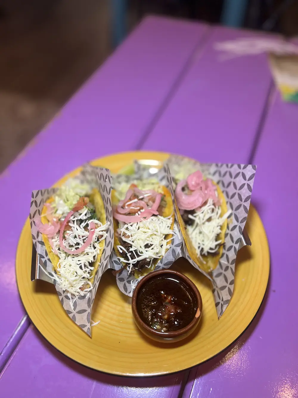 Tacos con salsa de la casa